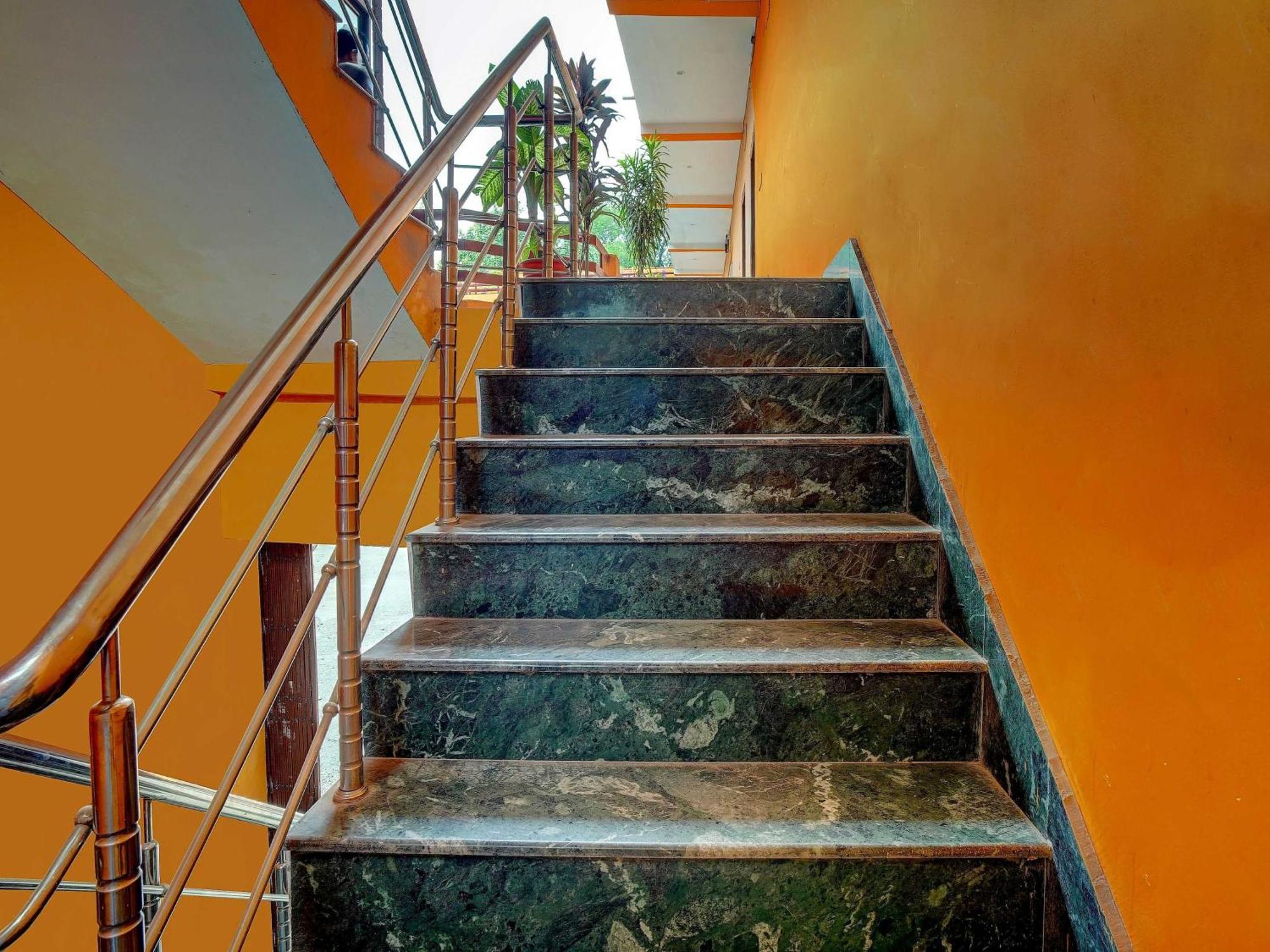 Oyo Flagship 81389 Hotel Siddhi Vinayak Motihari Buitenkant foto